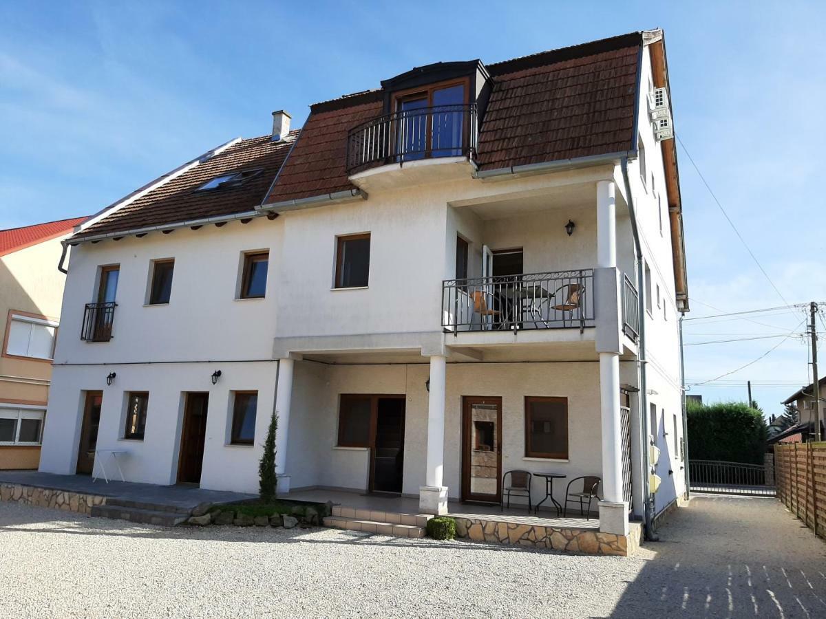 Familia Apartmanhaz Keszthely Luaran gambar