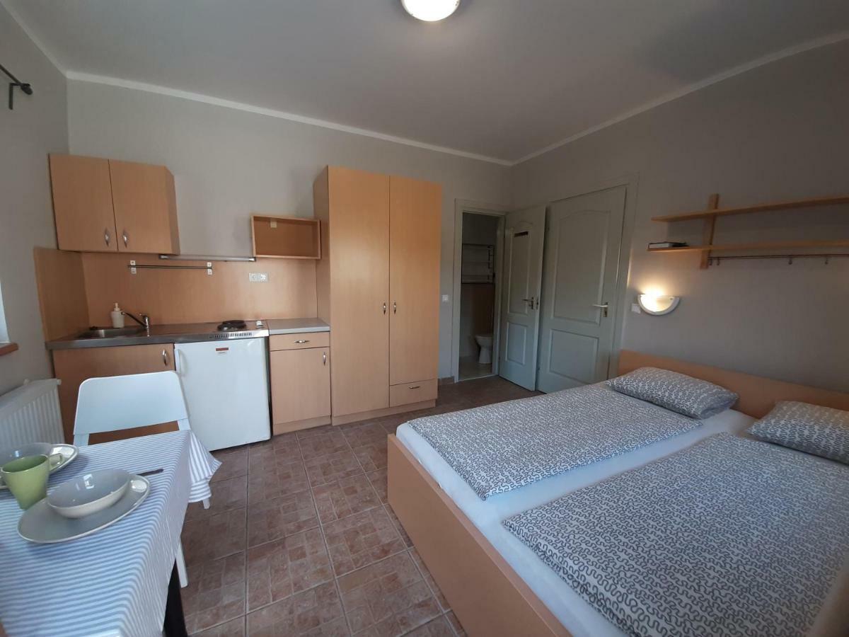 Familia Apartmanhaz Keszthely Luaran gambar