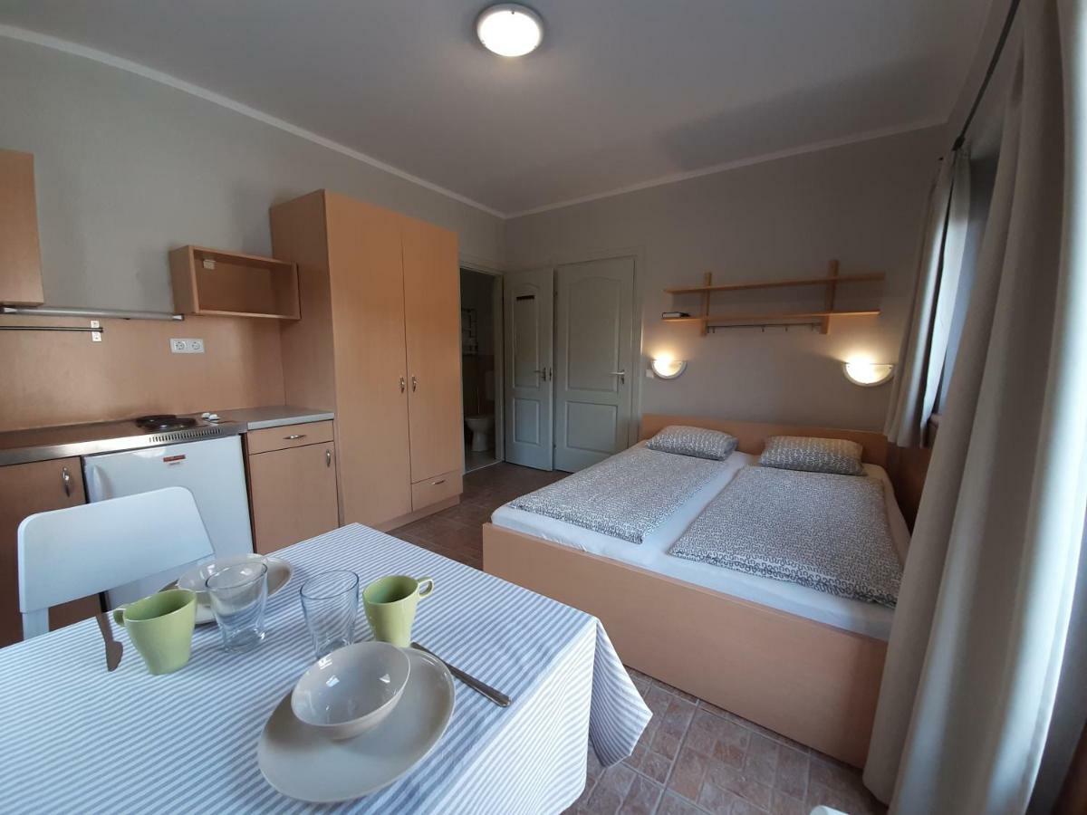 Familia Apartmanhaz Keszthely Luaran gambar