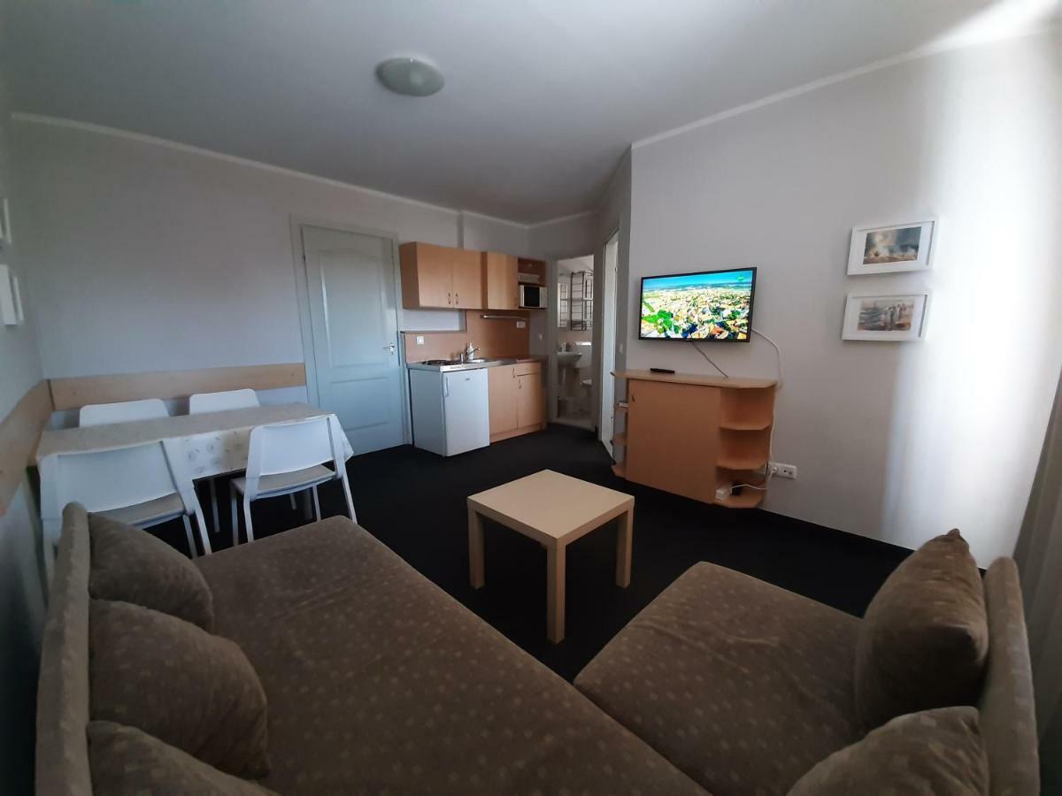 Familia Apartmanhaz Keszthely Luaran gambar