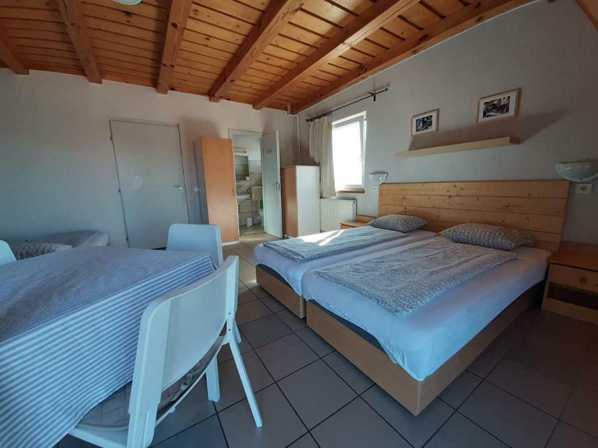 Familia Apartmanhaz Keszthely Luaran gambar